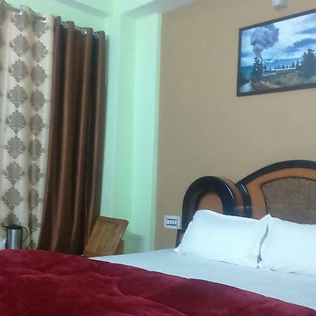Hotel Mansarovar Banjār Extérieur photo