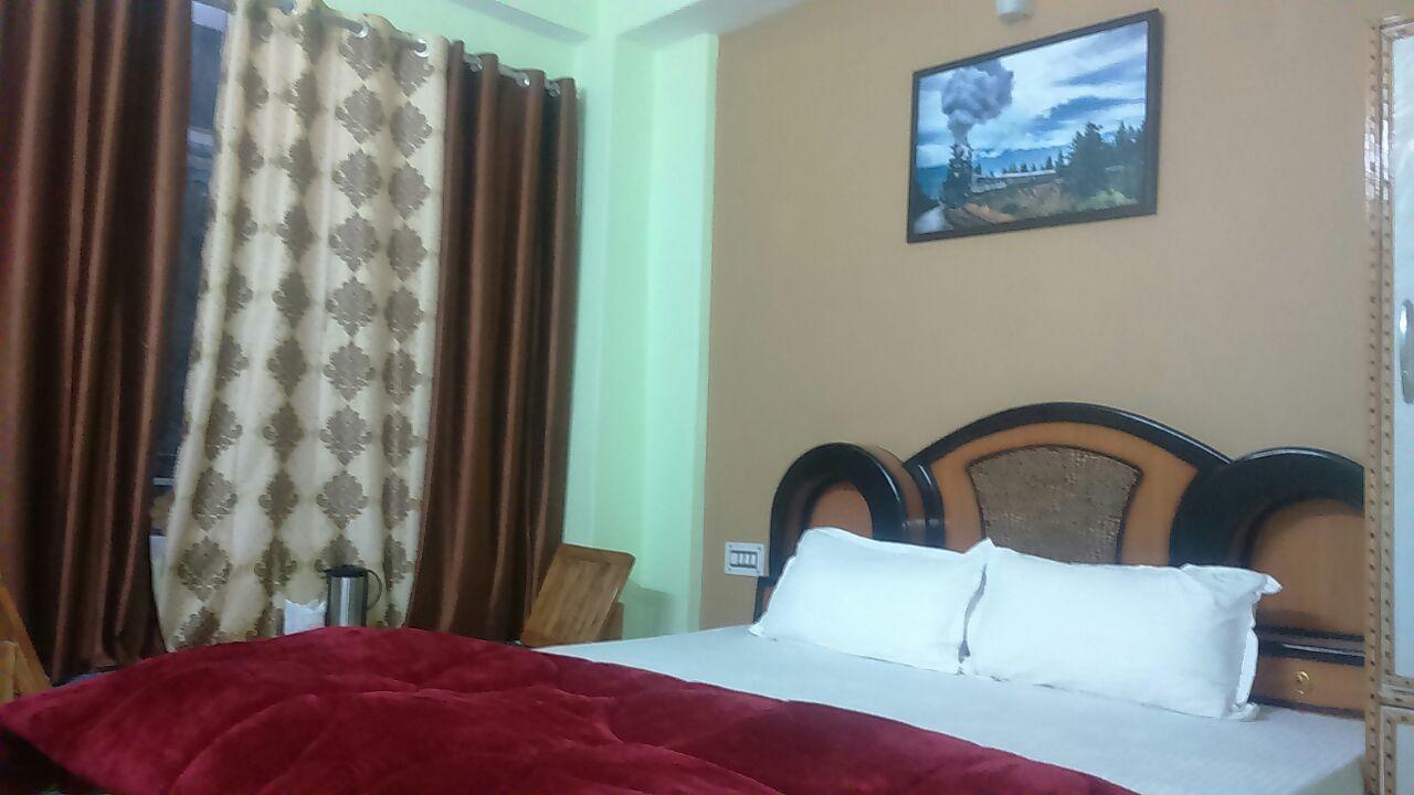 Hotel Mansarovar Banjār Extérieur photo