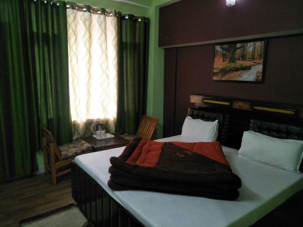 Hotel Mansarovar Banjār Extérieur photo