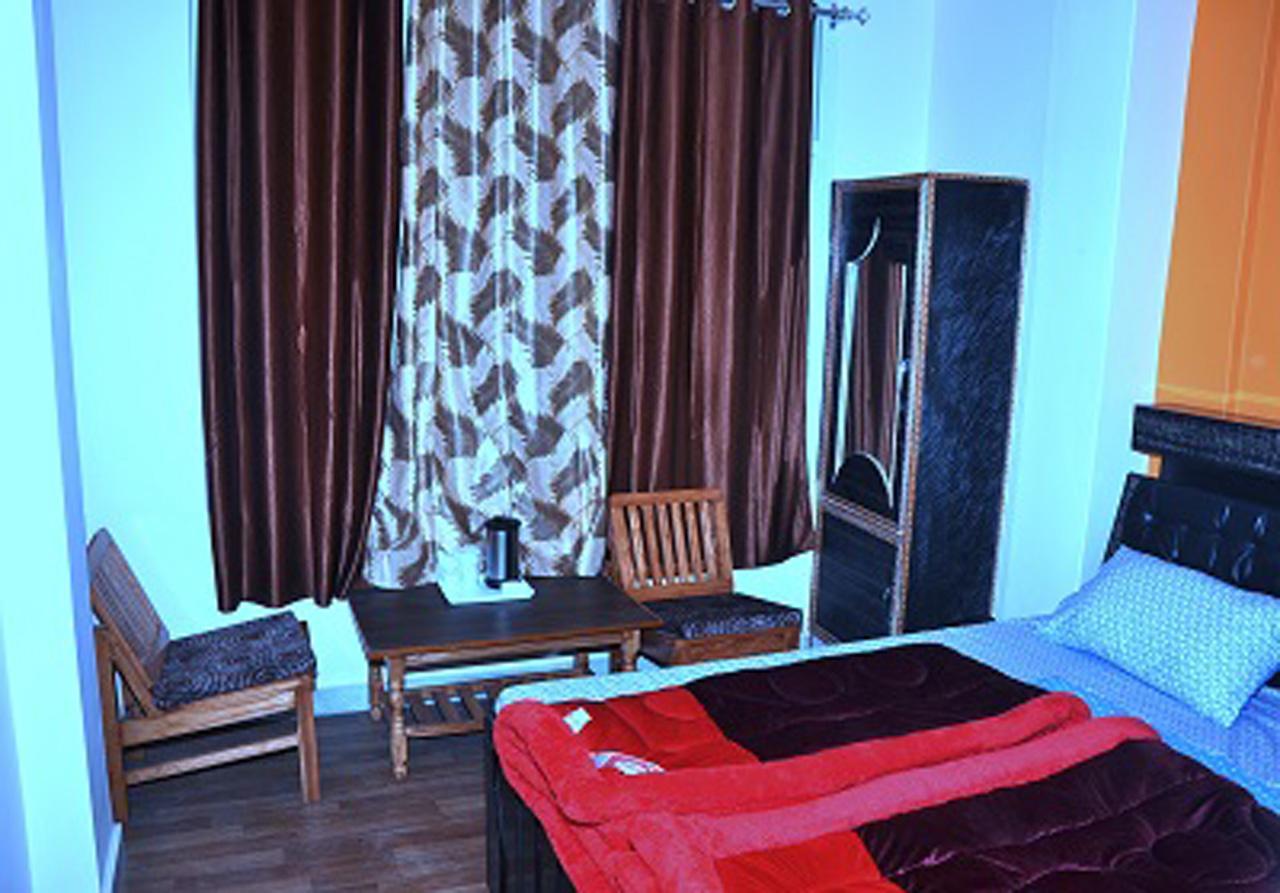 Hotel Mansarovar Banjār Extérieur photo